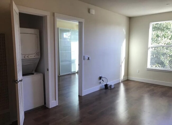 Building Photo - 224 Laurel St