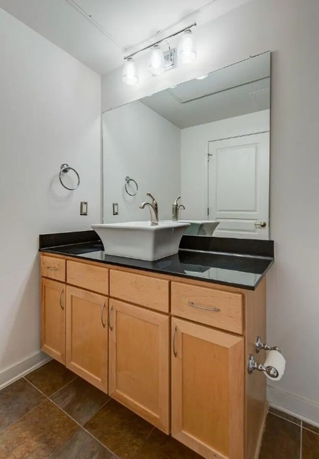 Building Photo - Stylish Condo in the Heart of Nashville – ...