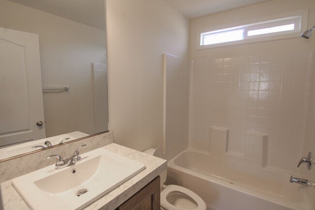 Building Photo - Manufactured Home for Rent in Paradise CA | 2 Bed, Newer Build, Cat Friendly