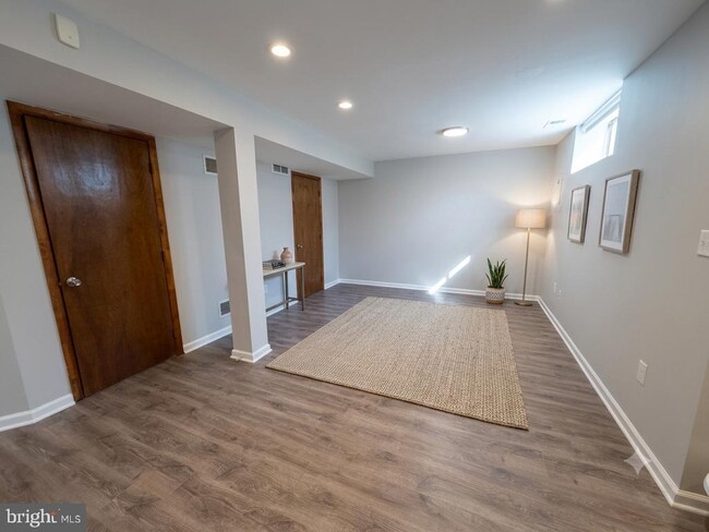 Building Photo - 9984 Shoshone Way