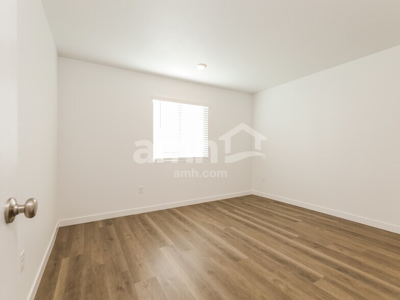 Building Photo - 2348 Devin Ave