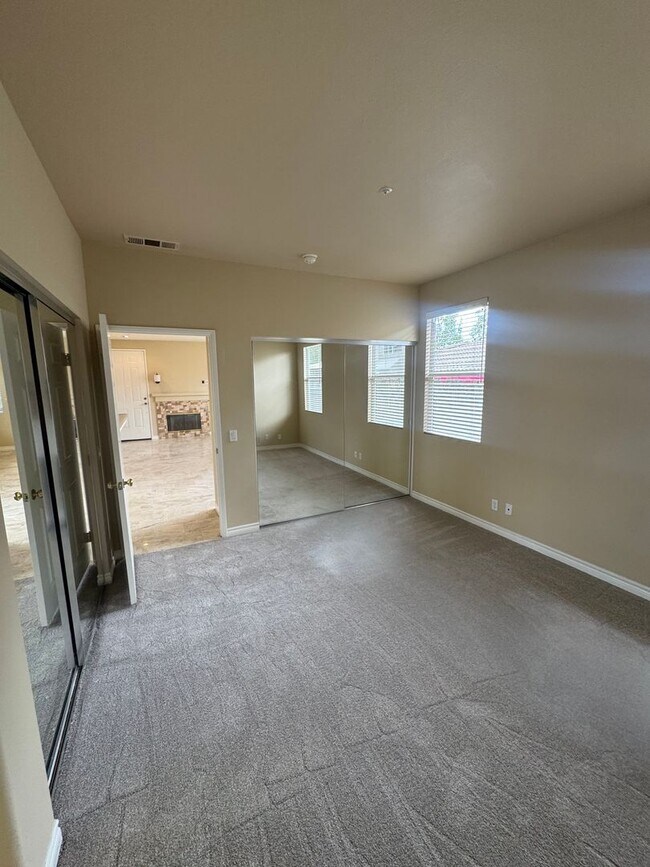 Building Photo - Beautiful 2 Bedroom/2 Bathroom + Bonus Room in Gated Community
