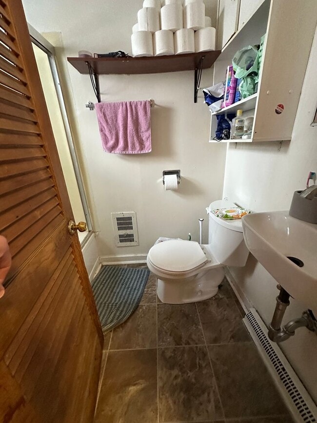 Building Photo - 924 Drake St