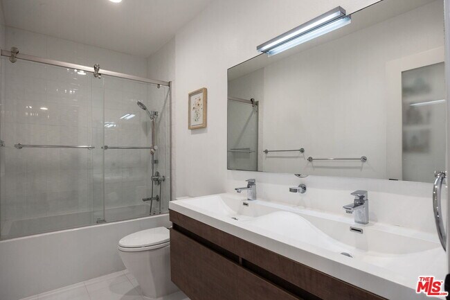 Building Photo - 17165 Palisades Cir