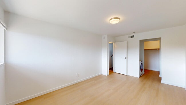 Building Photo - 2031 Castro St