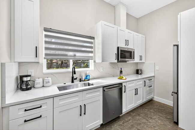 Building Photo - 319 Brentwood Dr