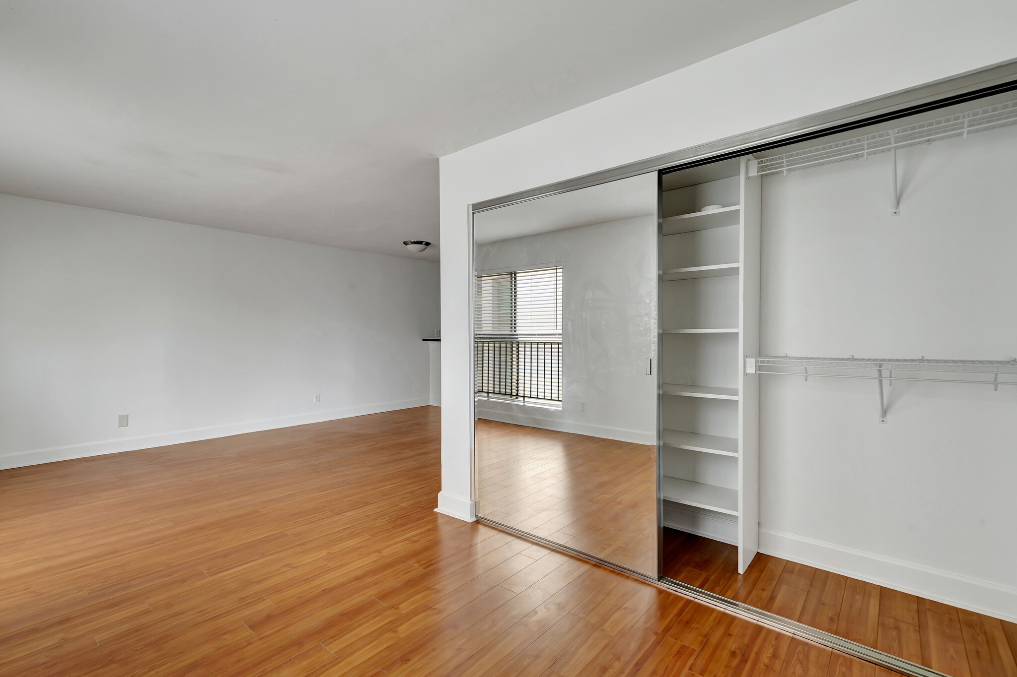Building Photo - 10982 Roebling Ave
