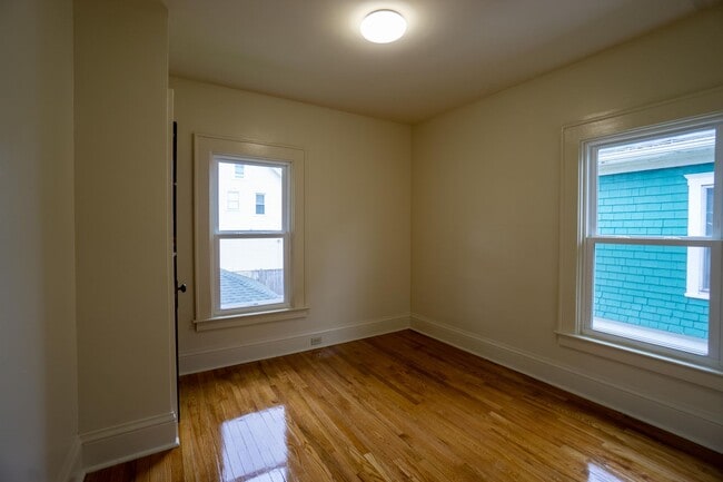 Building Photo - 260 Roosevelt Ave
