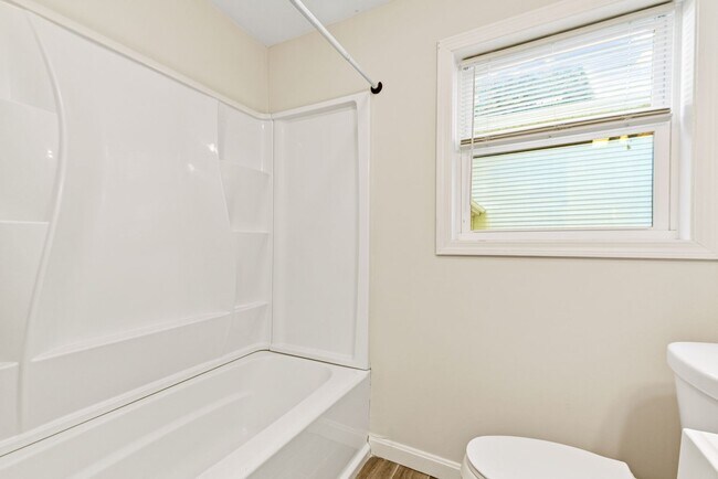 Building Photo - 3 1/2 Baltimore Street