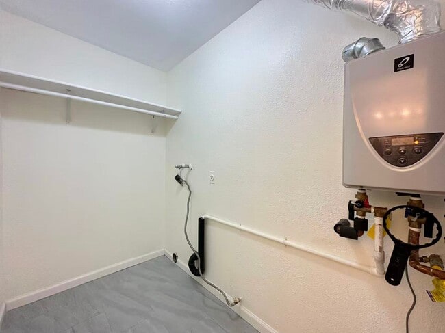 Building Photo - 3 BEDROOM HOME FOR LEASING IN Baldwin Park