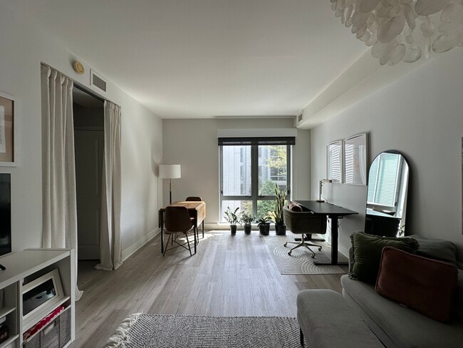 Building Photo - 4101 Albemarle St NW