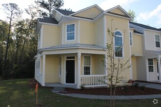 Building Photo - Beautiful Townhome in Wellstone