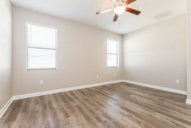 Building Photo - 10129 Count Fleet Dr