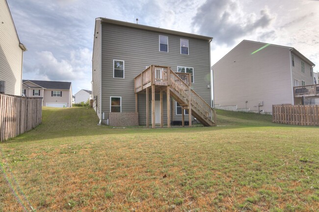 Building Photo - Beautiful home with a Walkout Basement