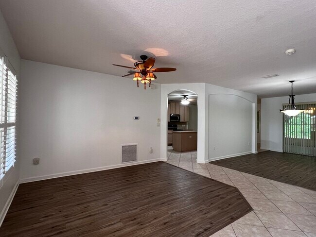 Building Photo - HUGE PRICE REDUCTION!! HOME IS READY FOR A...
