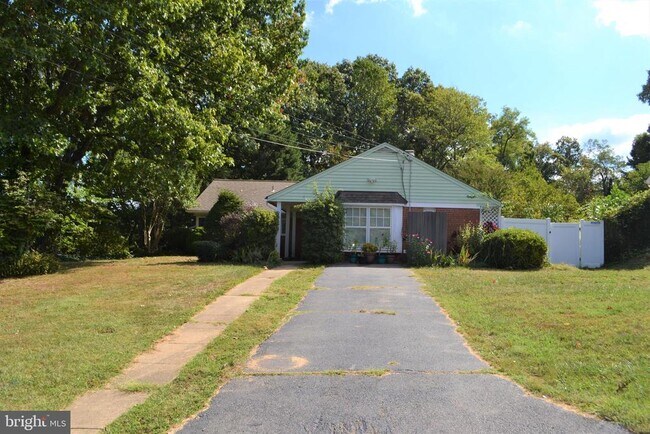 Building Photo - 3809 Whispering Ln