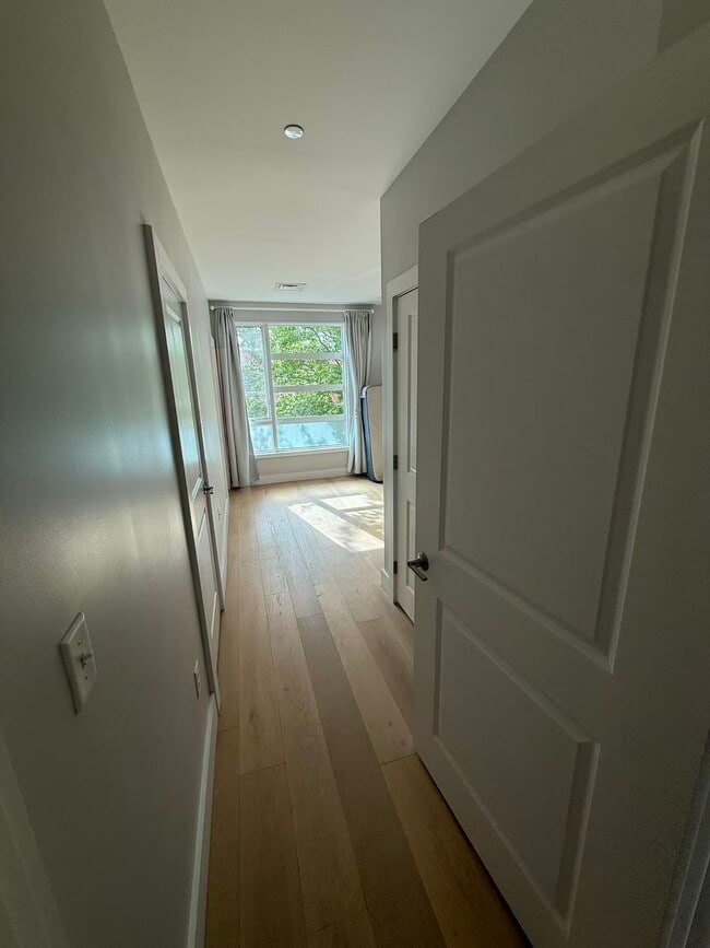 Building Photo - 1650 Commonwealth Ave