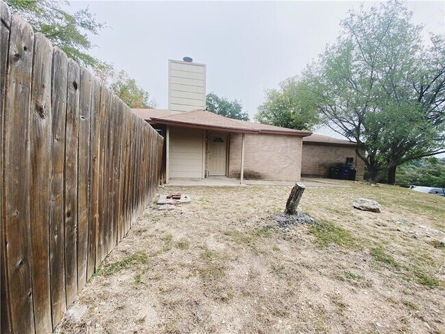 Building Photo - 9906 Hundred Oaks Cir