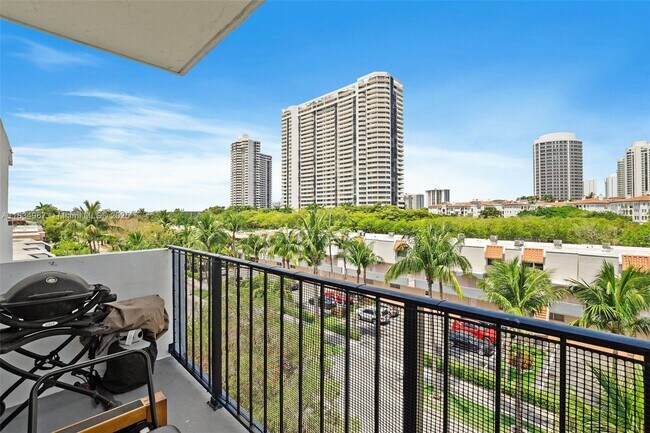 Building Photo - $2,300 3642 NE 171st st #506