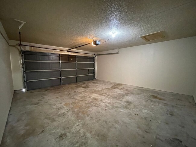 Building Photo - AVAILABLE NOW 3 BEDROOM 2 BATH DUPLEX IN NORTH RICHLAND HILLS