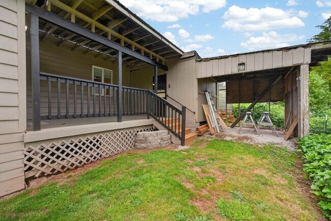 Building Photo - 2401 NE Everett St