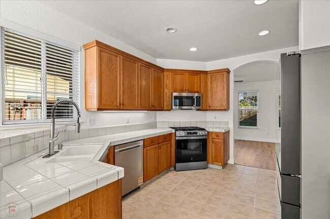 Building Photo - Beautiful 3(4) Bedroom/2 Bath Home Located in Lodi Ca