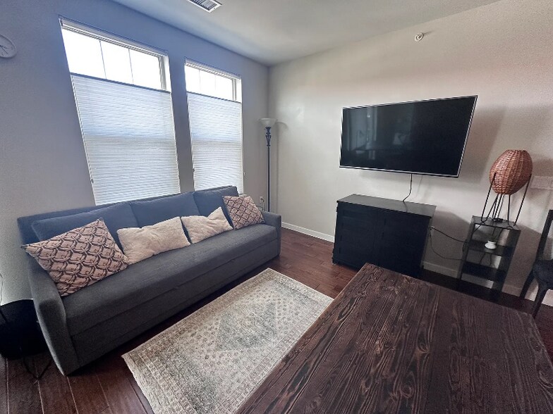 Building Photo - 13598 Via Varra