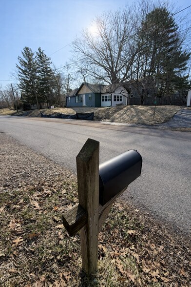 Mailbox Location - 3101 Shadyside Dr