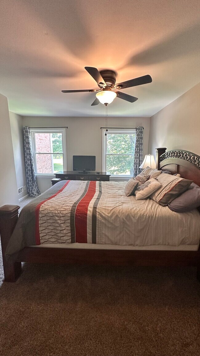 Building Photo - 6718 Deep Creek Dr