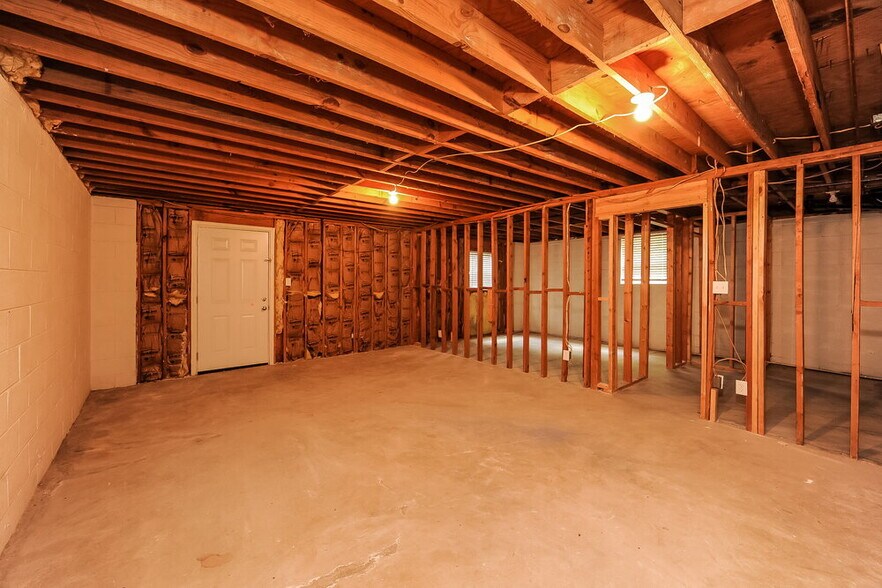 Building Photo - 561 Carithers Rd