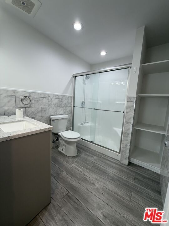 Building Photo - 18601 Hiawatha St