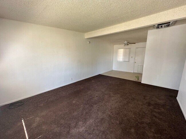 Building Photo - Adorable Apartment