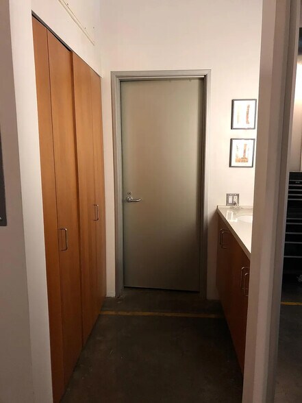 Building Photo - 1855 Industrial St