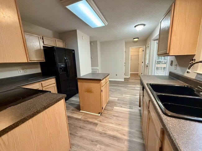 Building Photo - 1024 Laurens Way