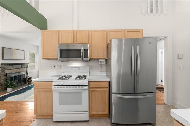 Building Photo - 2035 Manchester St NE