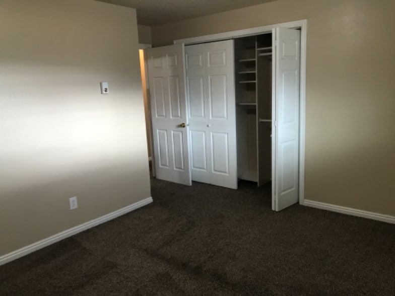 Building Photo - 3850 Hawthorne Rd