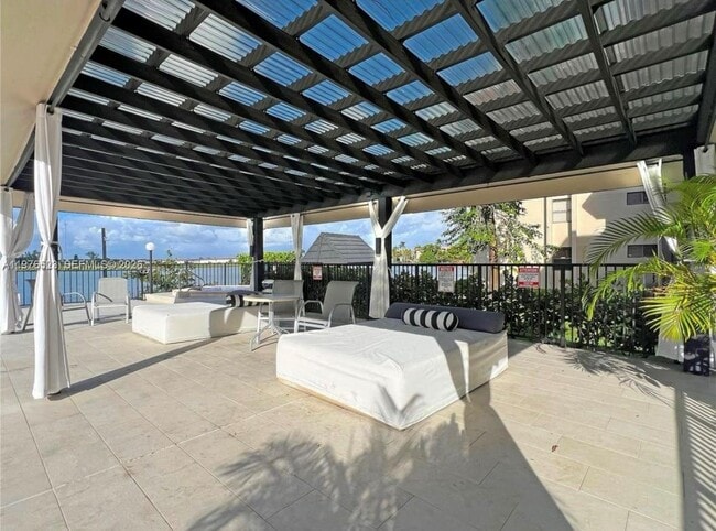 Building Photo - 605 Ives Dairy Rd