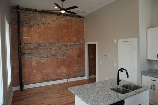 Building Photo - 128 N Water Ave