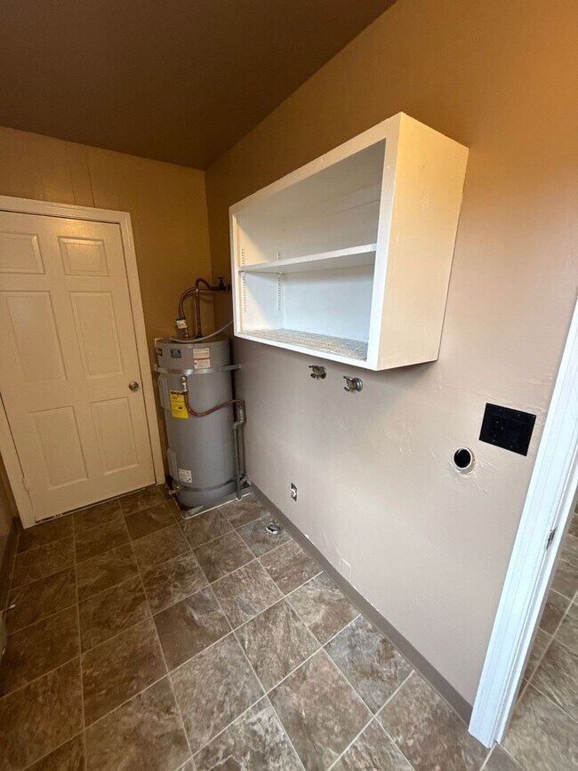 Building Photo - 465 Madrona Ave SE