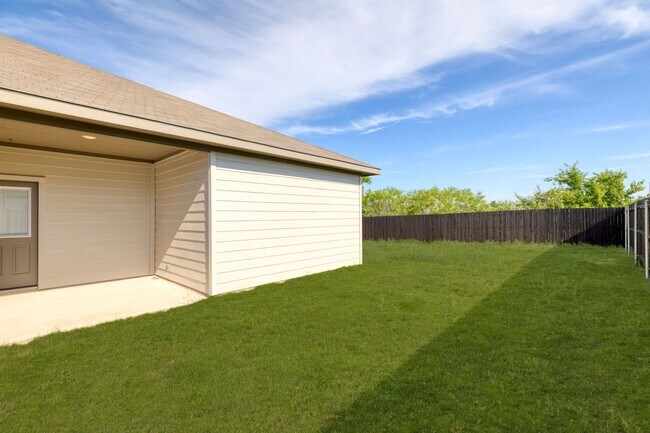 Building Photo - Stunning 4-bedroom, 3-bathroom Luxury Duplex on a HUGE Corner Lot!
