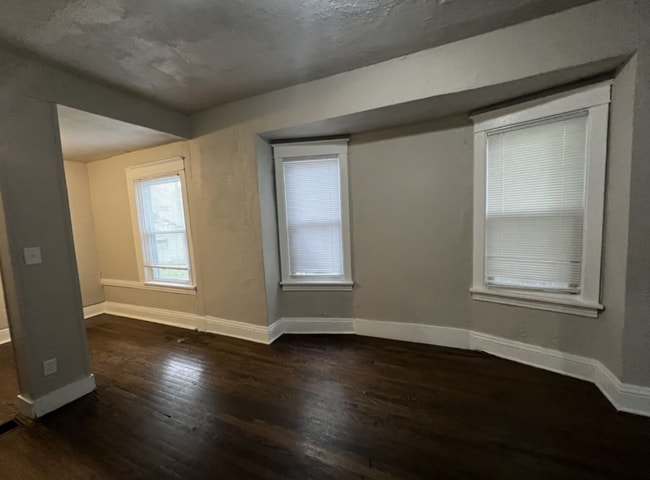 Building Photo - 824 Tyler St