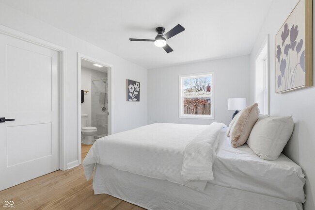 Building Photo - 3460 W 56th St