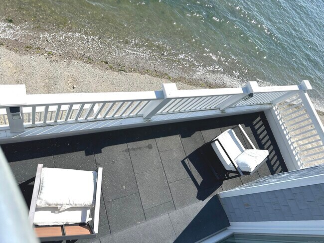 Building Photo - 2149 Fairfield Beach Rd