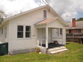 Building Photo - 1016 NE 8th Ave
