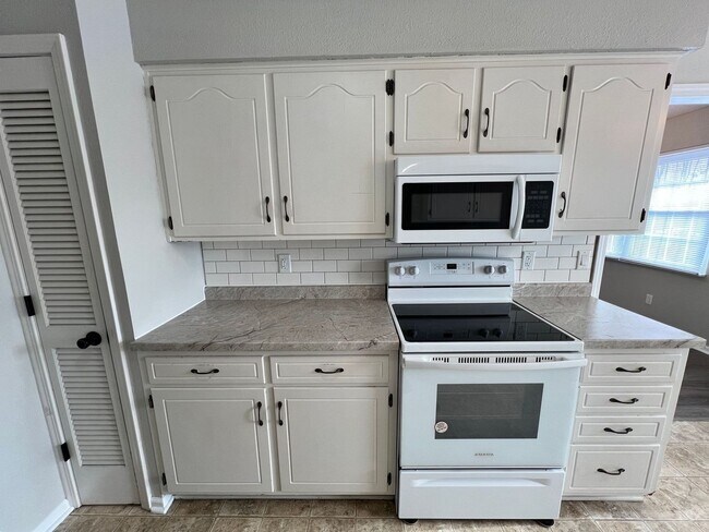 Building Photo - Spacious 3-Bed/2-Bath Home in Independence!