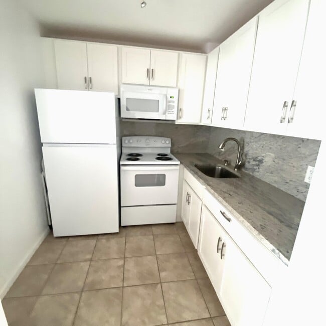 Building Photo - 286 Tilford N