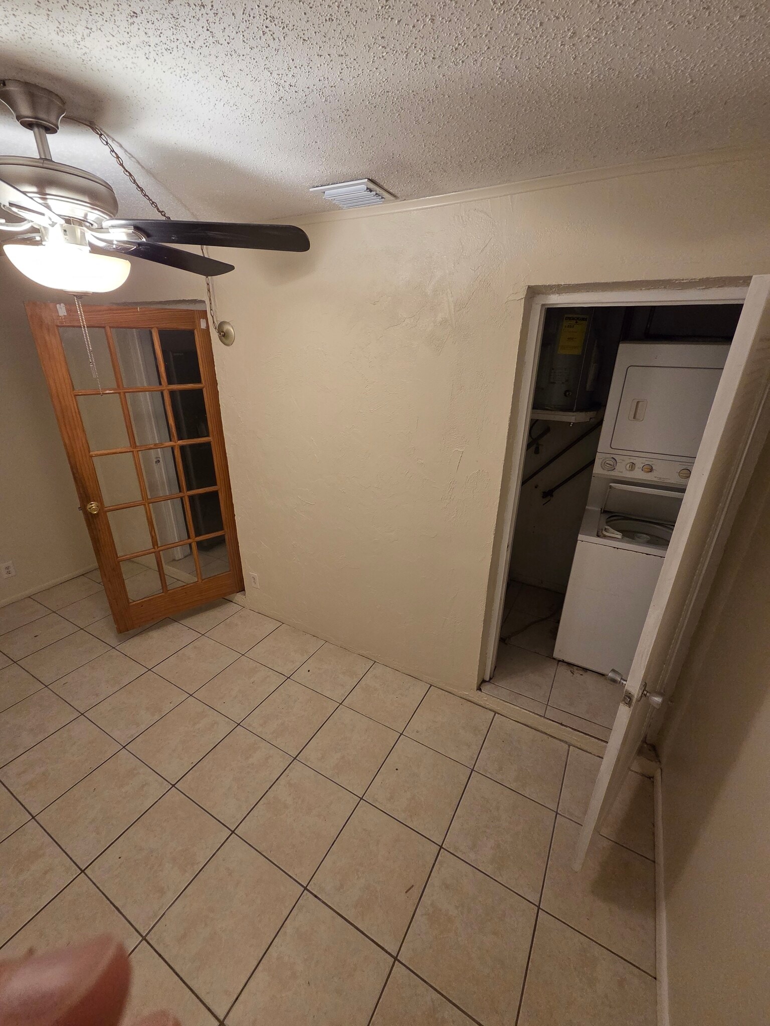 Bonus Room / Den - 9332 Sun Ct