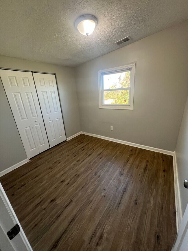 Building Photo - House for rent in Elizabethtown. 3 bed and 1 bath. Newly renovated!