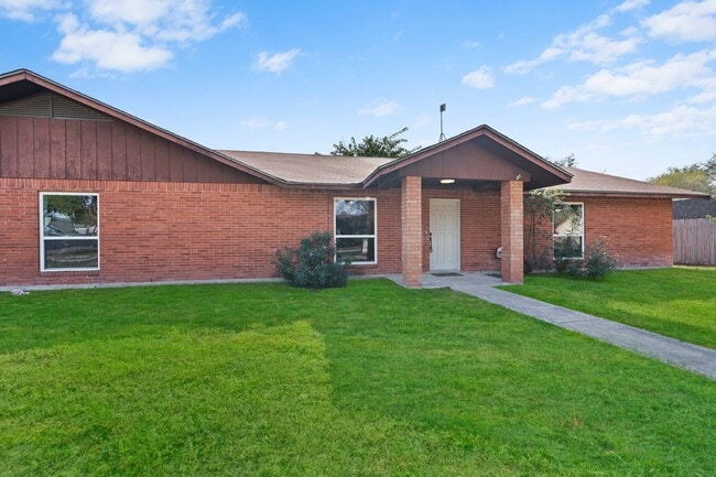 Building Photo - Chic, Bright, and Inviting - Welcome to Lark!