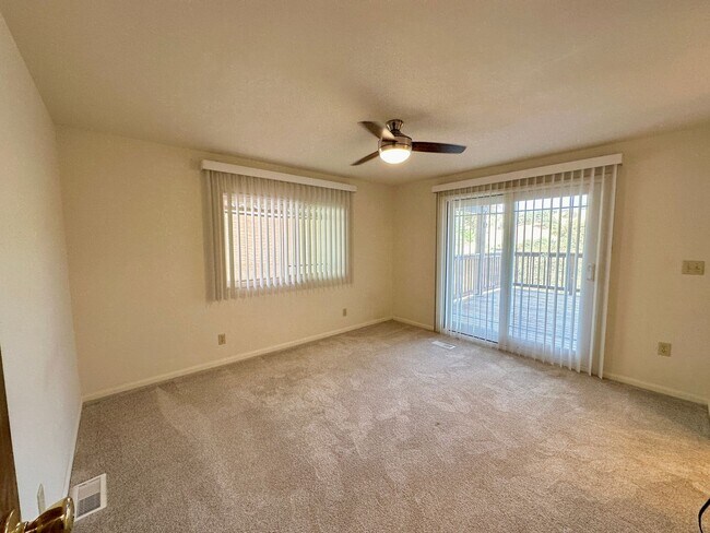Building Photo - 4366 Valley Ln